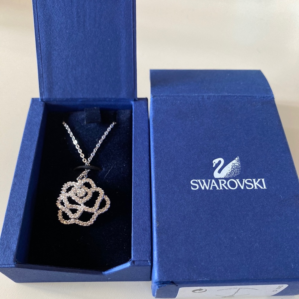Never worn Swarovski Hortense Pendant